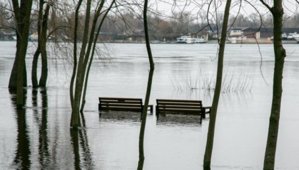  Киеве уровень воды в Днепре поднялся на 29 сантиметров