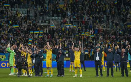 
До мурашок: як збірна України разом з уболівальниками святкувала вихід на Євро-2024 (відео)

