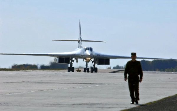 
Атака на Енгельс та Єйськ. ЗМІ дізнались, скільки там було літаків до ударів (фото) 