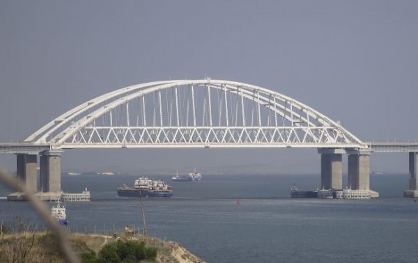 
В окупованій Керчі пролунали вибухи, Кримський міст перекрито 