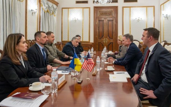 
Старший директор з питань Європи в Раді нацбезпеки США у Києві обговорив допомогу Україні 