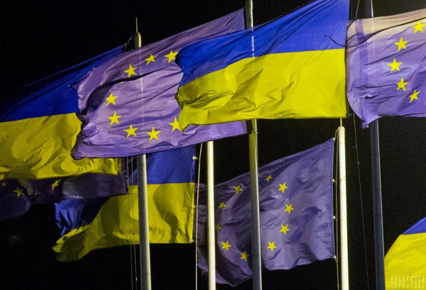 Рада ЄС погодила початок переговорів про вступ з Україною та Молдовою