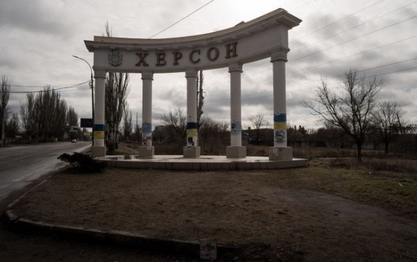 
Росіяни вдарили по енергообладнанню Херсона: у місті проблеми зі світлом і водою 