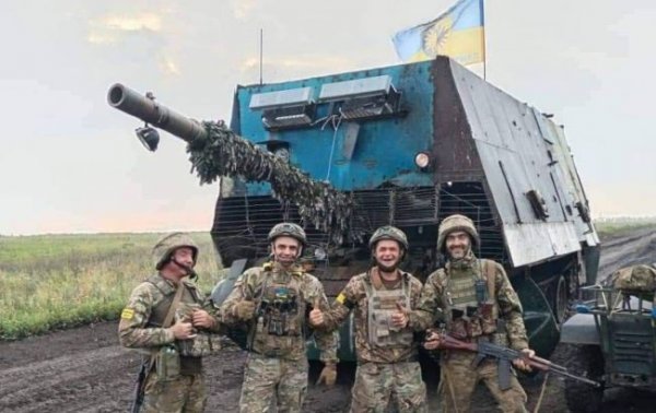 
Українські військові вперше здобули трофейний ворожий "танк-черепаху" та взяли екіпаж в полон 