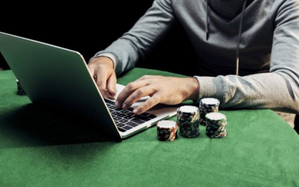 НБУ заборонив використання кредитних коштів для участі в азартних іграх
                                