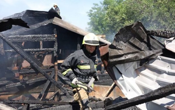 
Під ударом ТЦ, лікарні, школи. Все про наслідки масованої атаки на Дніпро 