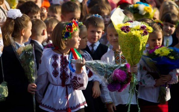 
В Україні школи зможуть самі вирішувати тривалість навчального року, але канікули - не менше 30 днів 