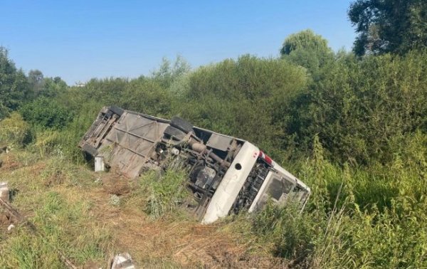 
У Тернопільській області перекинувся автобус з прочанами: є постраждалі (фото) 