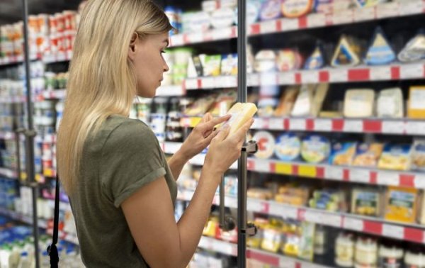 
Від спеки псуються продукти. В Україні через скарги покупців перевіряють магазини 