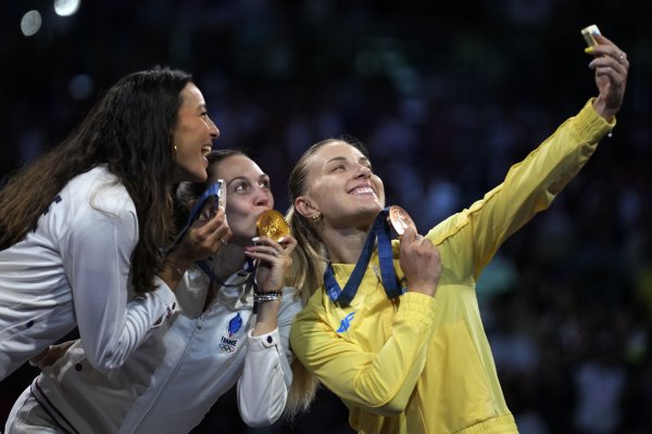 
Перша медаль України на Іграх-2024 в Парижі: яскраві фото Харлан з олімпійського п'єдесталу
