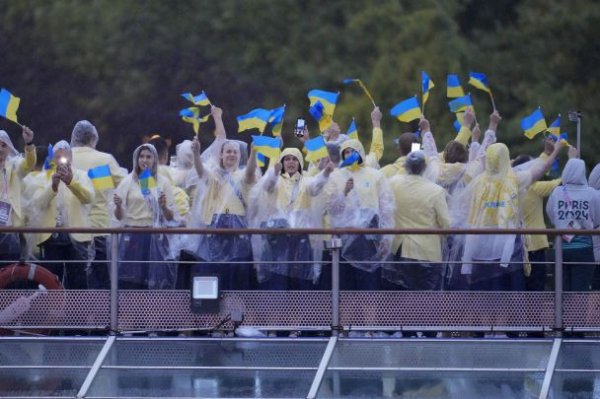 
Церемонія відкриття Олімпіади-2024: як пливла човном збірна України (фото, відео)
