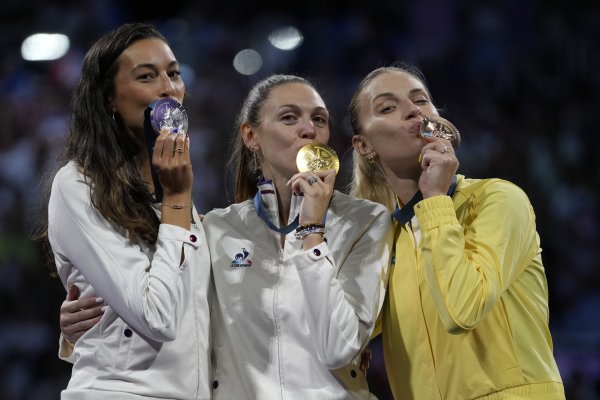 
Перша медаль України на Іграх-2024 в Парижі: яскраві фото Харлан з олімпійського п'єдесталу
