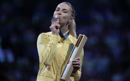 
Перша медаль України на Іграх-2024 в Парижі: яскраві фото Харлан з олімпійського п'єдесталу
