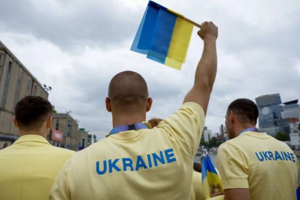 
Церемонія відкриття Олімпіади-2024: як пливла човном збірна України (фото, відео)
