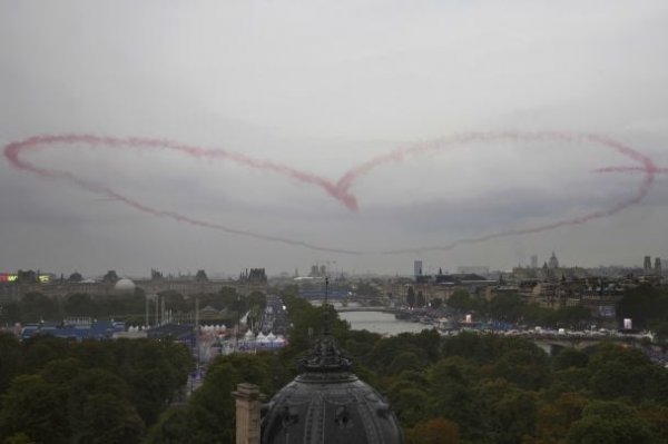 
У Парижі урочисто відкрили Олімпійські ігри-2024: яскраві фото з церемонії
