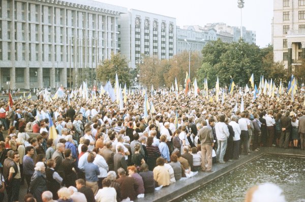 
День прапора. Як синьо-жовтий стяг в Україні став символом боротьби за волю 