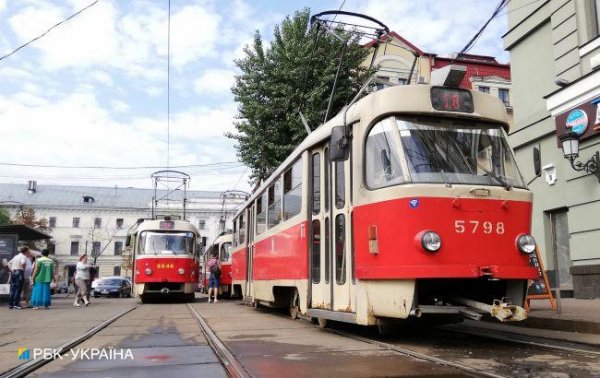 
У Києві через відсутність світла масштабні затримки громадського транспорту: список маршрутів 