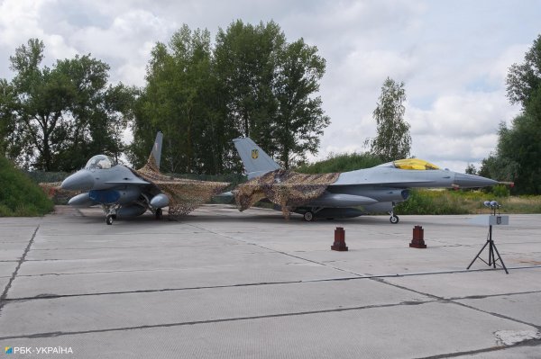 
F-16 вже в Україні. Яке озброєння "засвітили" на українських винищувачах 