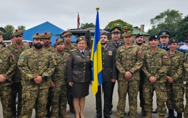 
Українські військові вперше взяли участь в параді до Дня воїнів у Торонто 