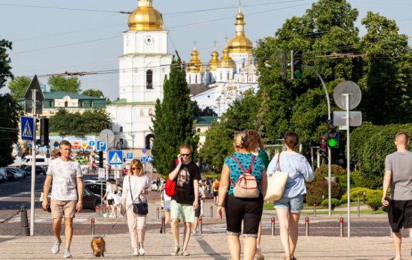 
Спека в Україні поки не спадає: прогноз погоди на завтра 