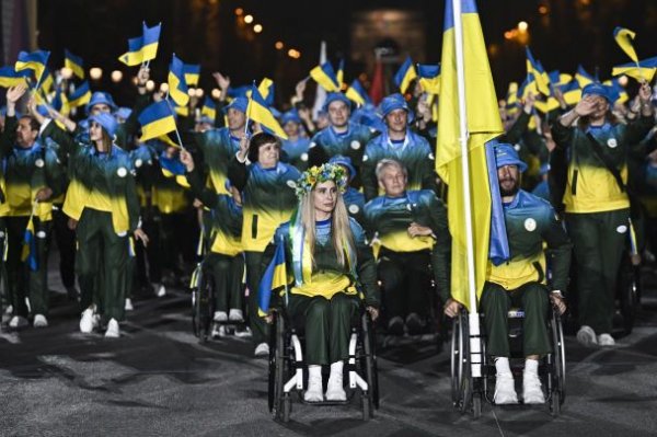 
У Парижі відбулася церемонія відкриття Паралімпійських ігор-2024: збірну України зустріли оваціями
