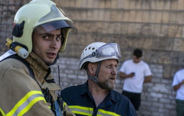 
У Києві уламки "Шахедів" впали у кількох районах: які наслідки 