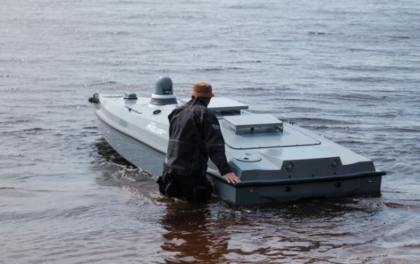 
Росіяни кажуть, що Новоросійськ атакують надводні дрони 