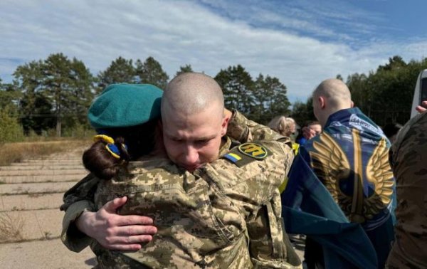 
Оборонці "Азовсталі" і не тільки. Україна повернула з полону ще 49 військових 