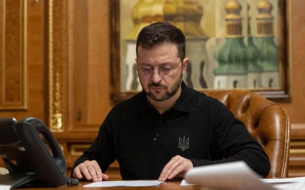 Зеленський підписав закон про спрощення приватизації державних банків
                                