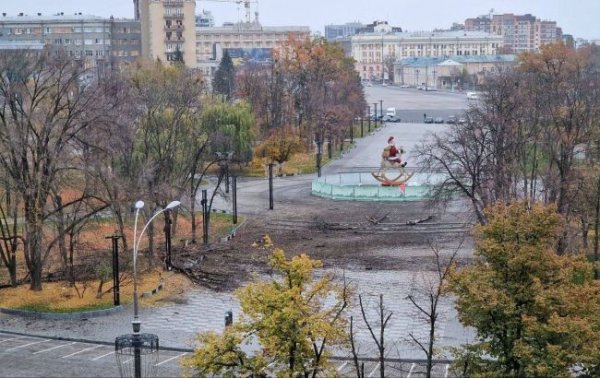 
Держпром, "Санта" та Сухий фонтан. Який вигляд має центр Харкова після атаки КАБів (фото) 