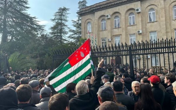 
В окупованій Абхазії спалахнули протести через "угоду" з Росією (відео) 