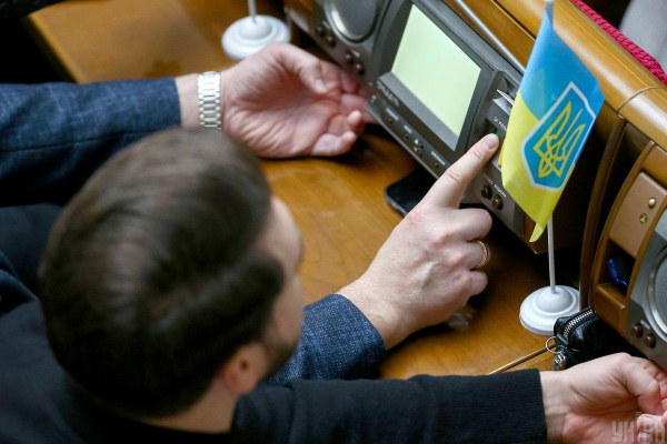 Рада виправила власну помилку: конфіскацію майна корупціонерів повернули