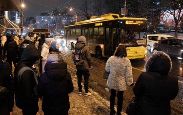 
КМВА ініціює перегляд рішення про зупинку транспорту під час тривог 