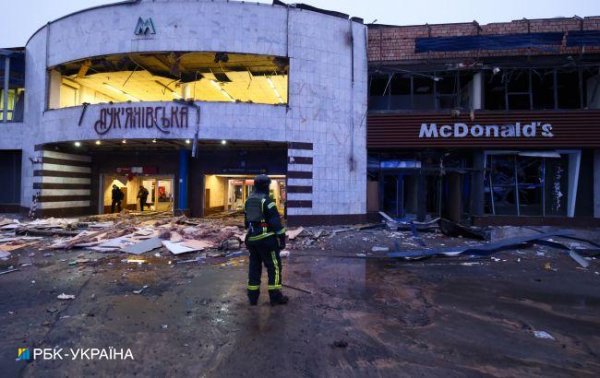 
Як виглядає Лук'янівка у Києві після атаки Росії: фоторепортаж 