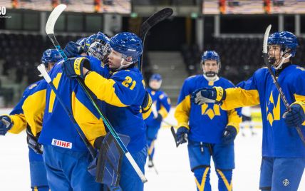 
Збірна України U-20 виграла чемпіонат світу з хокею у дивізіоні ІВ та підвищилася у класі
