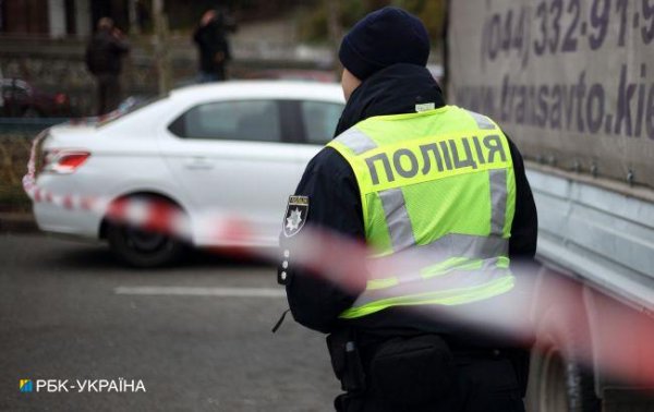 
Масштабне викриття схем з виїзду за кордон: поліція вручила понад 60 підозр 