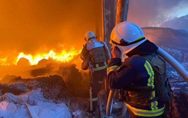 
У Сумах "Шахед" поцілив в автостоянку: оприлюднене відео наслідків 