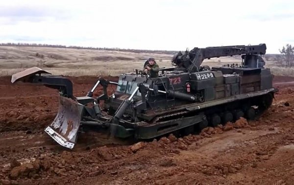 
На Лиманському напрямку ЗСУ вперше знищили російський шляхопрокладач БАТ-2 