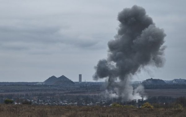 
Росіяни намагались повісити свій прапор у Торецьку. ЗСУ завадили, накривши вогнем (відео) 