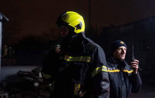 У Києві уламки дрона впали на дах житлового будинку