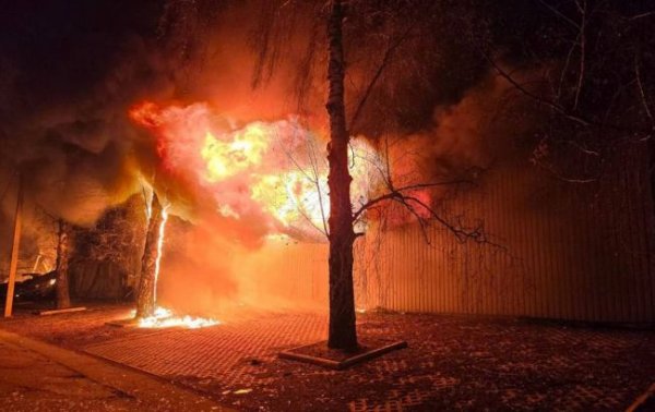 Є руйнування та постраждалі: ворог атакував Харків щонайменше 12 разів за годину