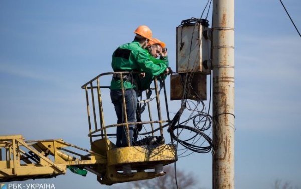 
За три доби енергетики повернули електрику після обстрілів майже 72 тисяч родин, - ДТЕК 