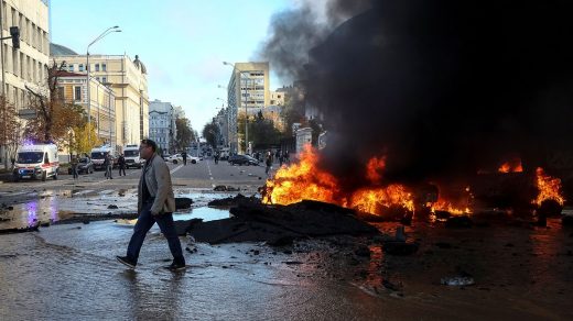 У Києві внаслідок масованого ракетного удару загинули 12 осіб, понад 90 поранені. Серед постраждалих — діти та вагітна жінка.​