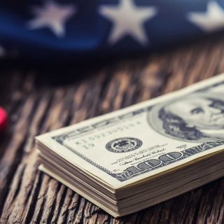 Економіка США скоротилася на 0,3% у першому кварталі 2025 року через нові тарифи Трампа, викликаючи занепокоєння щодо рецесії та глобального сповільнення.