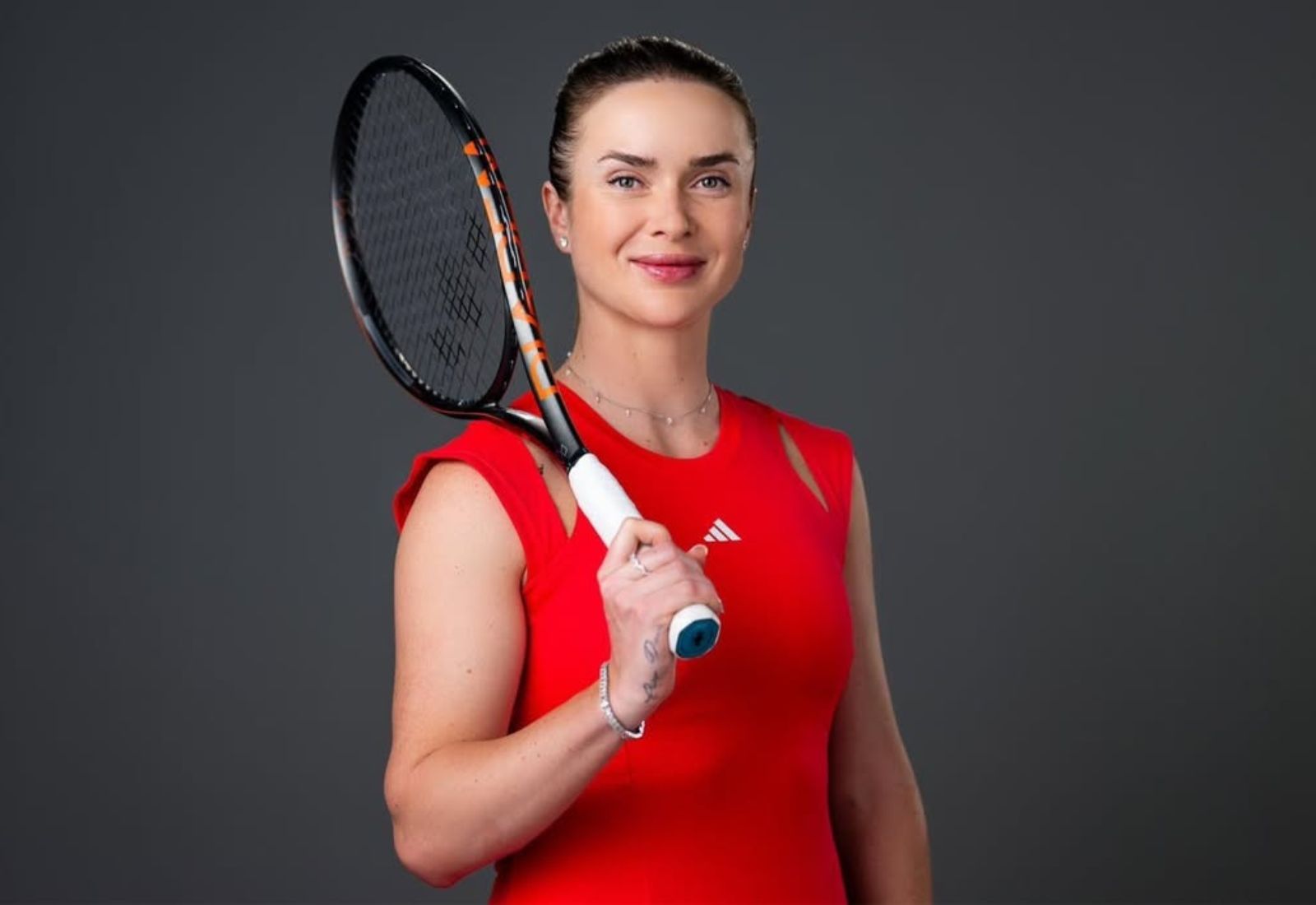 Еліна Світоліна впевнено перемогла американку Емму Наварро у півфіналі турніру в Руані та вийшла до фіналу, здобувши перемогу лише за 68 хвилин. Еліна Світоліна впевнено перемогла американку Емму Наварро у півфіналі турніру в Руані та вийшла до фіналу, здобувши перемогу лише за 68 хвилин.