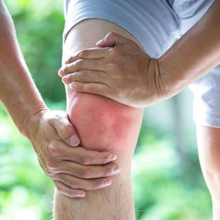 Дізнайтеся, що робити при болю в суглобах: причини, ефективні методи лікування, профілактика та поради для щоденного життя.
