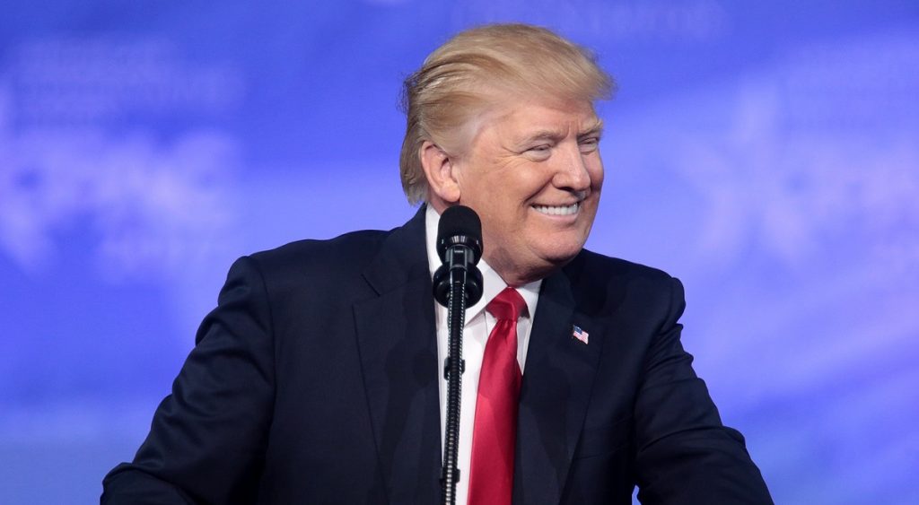 Президент США Дональд Трамп посилює тиск на Росію, прагнучи досягти припинення війни в Україні, та укладає стратегічну угоду з Києвом.