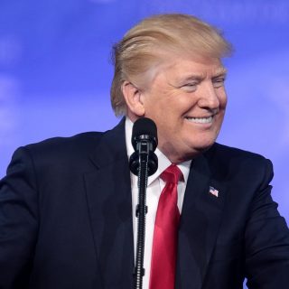 Президент США Дональд Трамп посилює тиск на Росію, прагнучи досягти припинення війни в Україні, та укладає стратегічну угоду з Києвом.