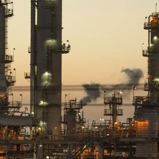 Ціни на нафту Brent і WTI зросли на тлі очікувань зниження тарифів між США та Китаєм, попри побоювання щодо надлишкової пропозиції на ринку.