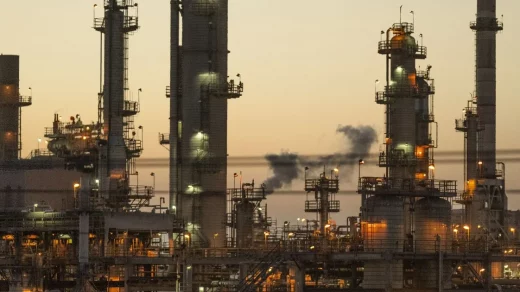Ціни на нафту Brent і WTI зросли на тлі очікувань зниження тарифів між США та Китаєм, попри побоювання щодо надлишкової пропозиції на ринку.